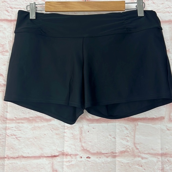 NWOT Athleta Black Shorts Sz Small